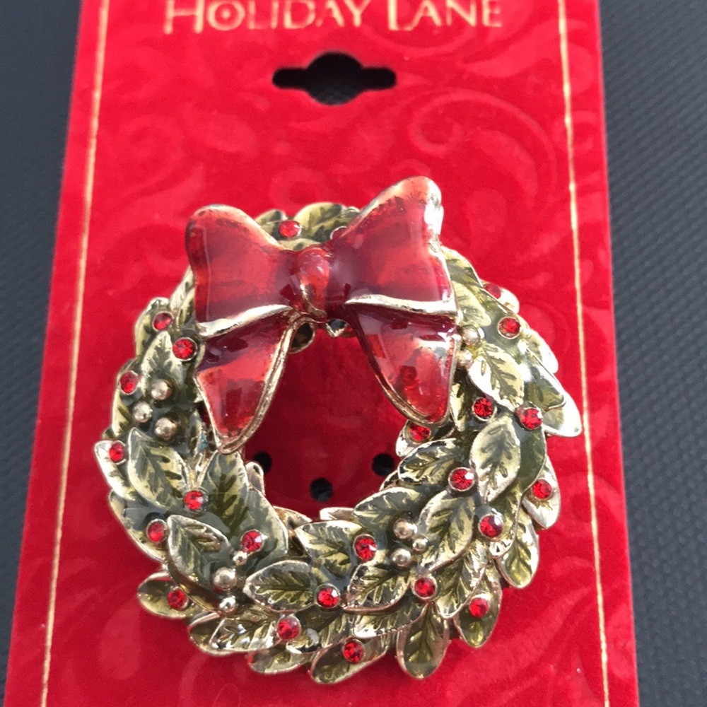 Holiday Lane Christmas Wreath brooch